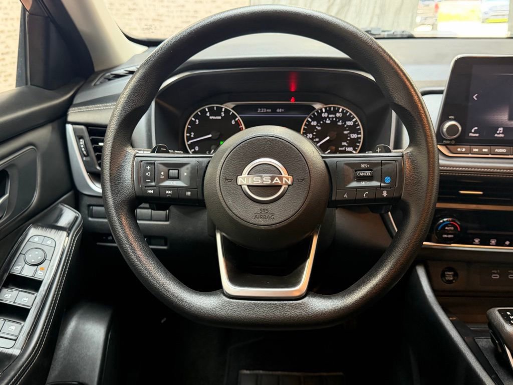 Used 2024 Nissan Rogue SV AWD/4WD image 16