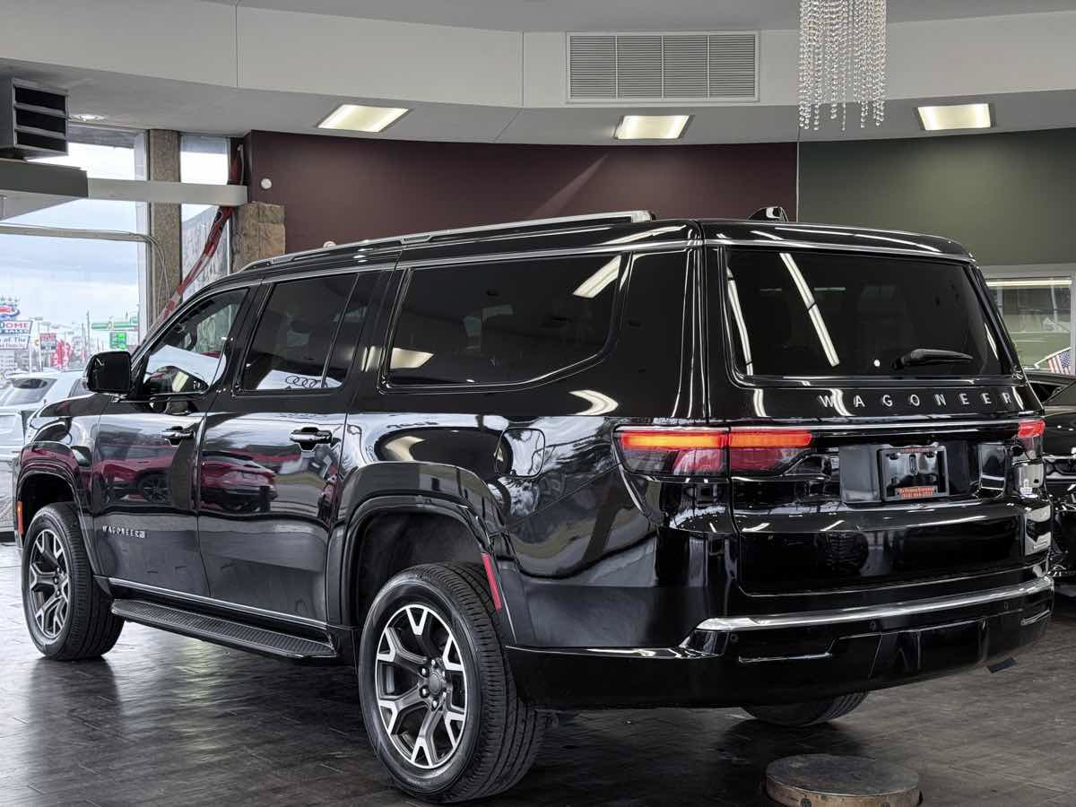 Used 2024 Jeep Wagoneer L Series III w/ Flexible Seating Group AWD/4WD image 14