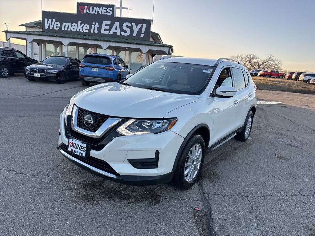 Used 2018 Nissan Rogue SV image 3