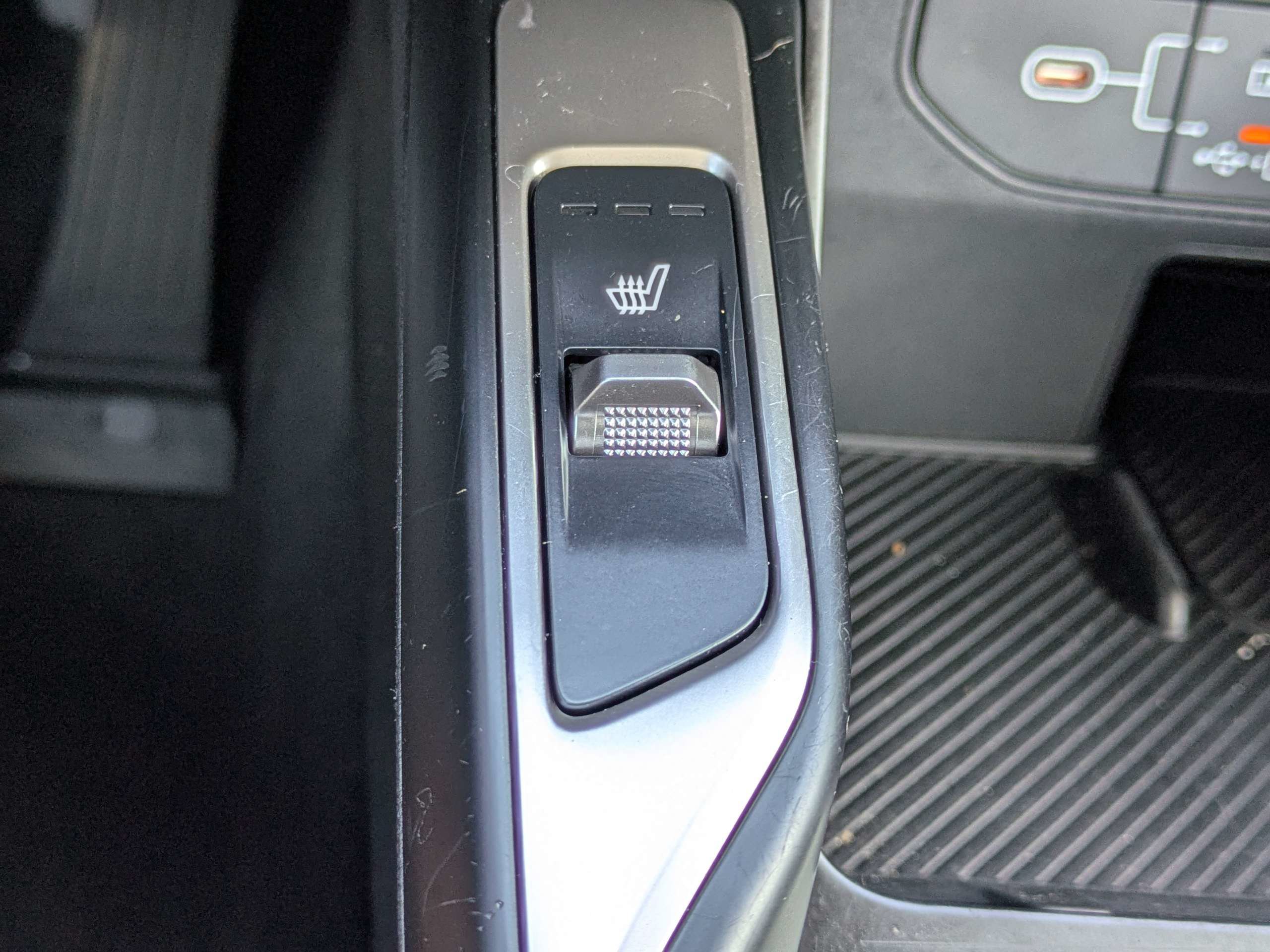Certified 2025 Kia Sorento S w/ Panoramic Sunroof Package FWD image 33