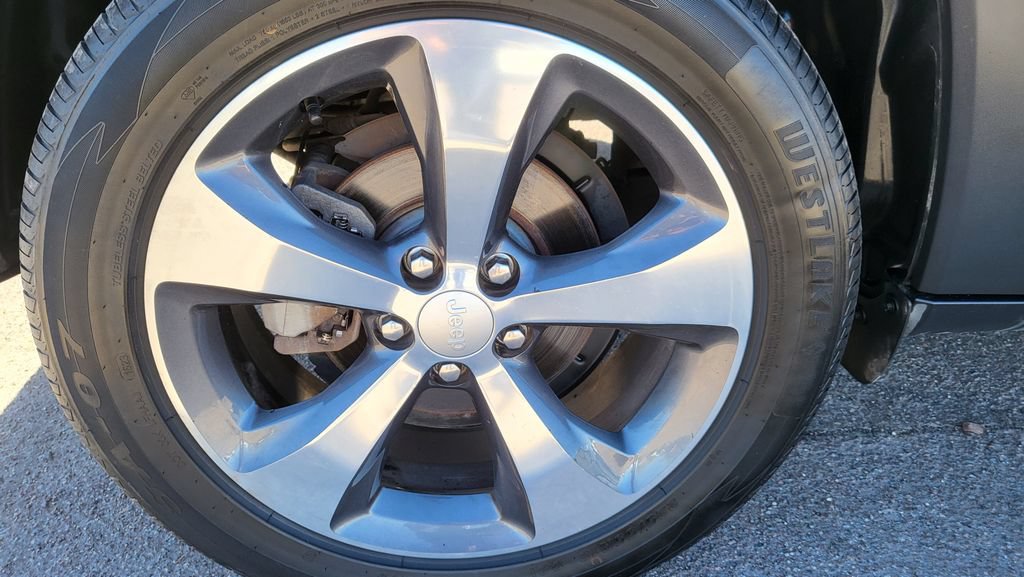 Used 2019 Jeep Cherokee Limited FWD image 17