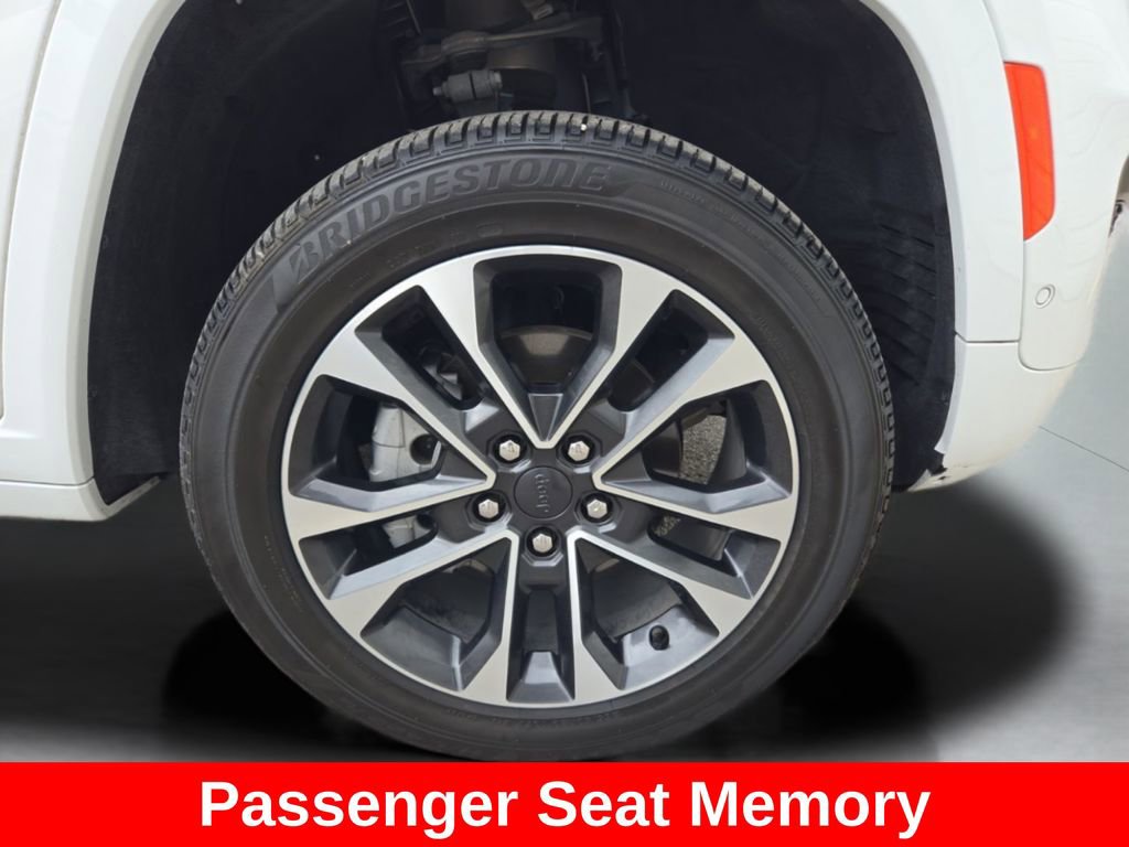 Certified 2023 Jeep Grand Cherokee Overland w/ Luxury Tech Group IV image 10