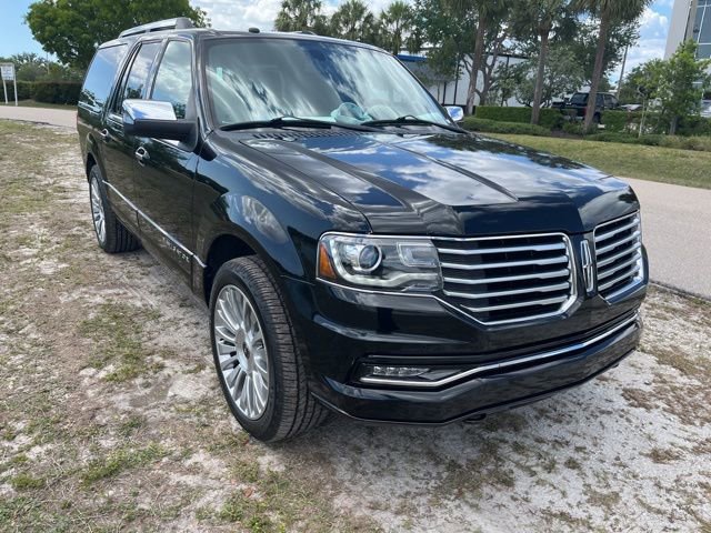 Used 2017 Lincoln Navigator L Select RWD image 4