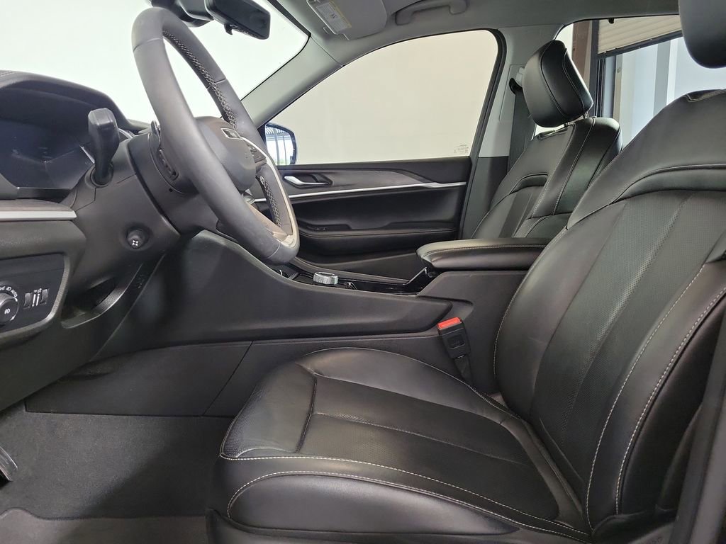 Used 2023 Jeep Grand Cherokee L Limited w/ Luxury Tech Group II RWD image 12