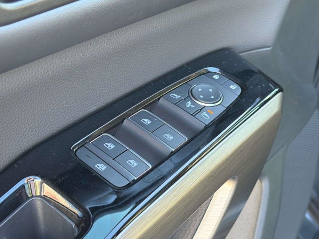 Used 2025 Nissan Pathfinder Platinum w/ Cargo Package FWD image 26