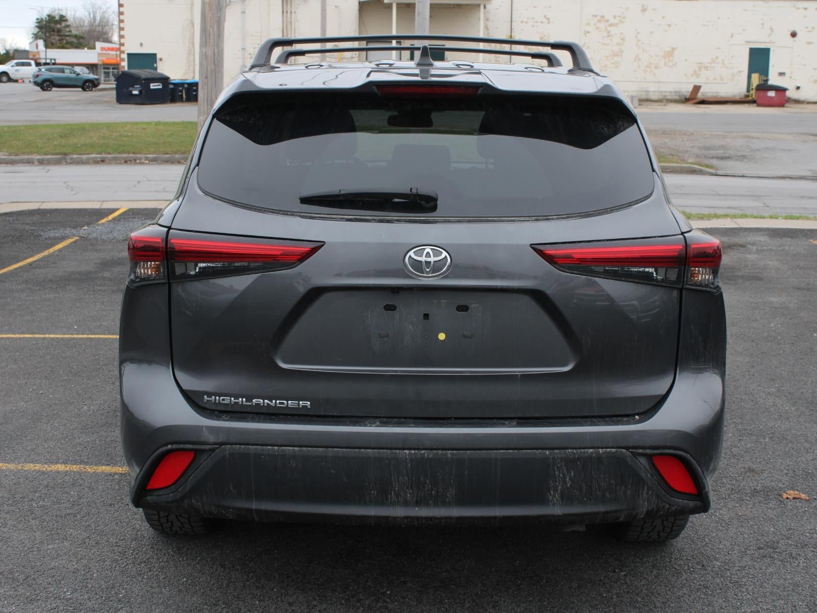 Used 2023 Toyota Highlander L FWD image 6
