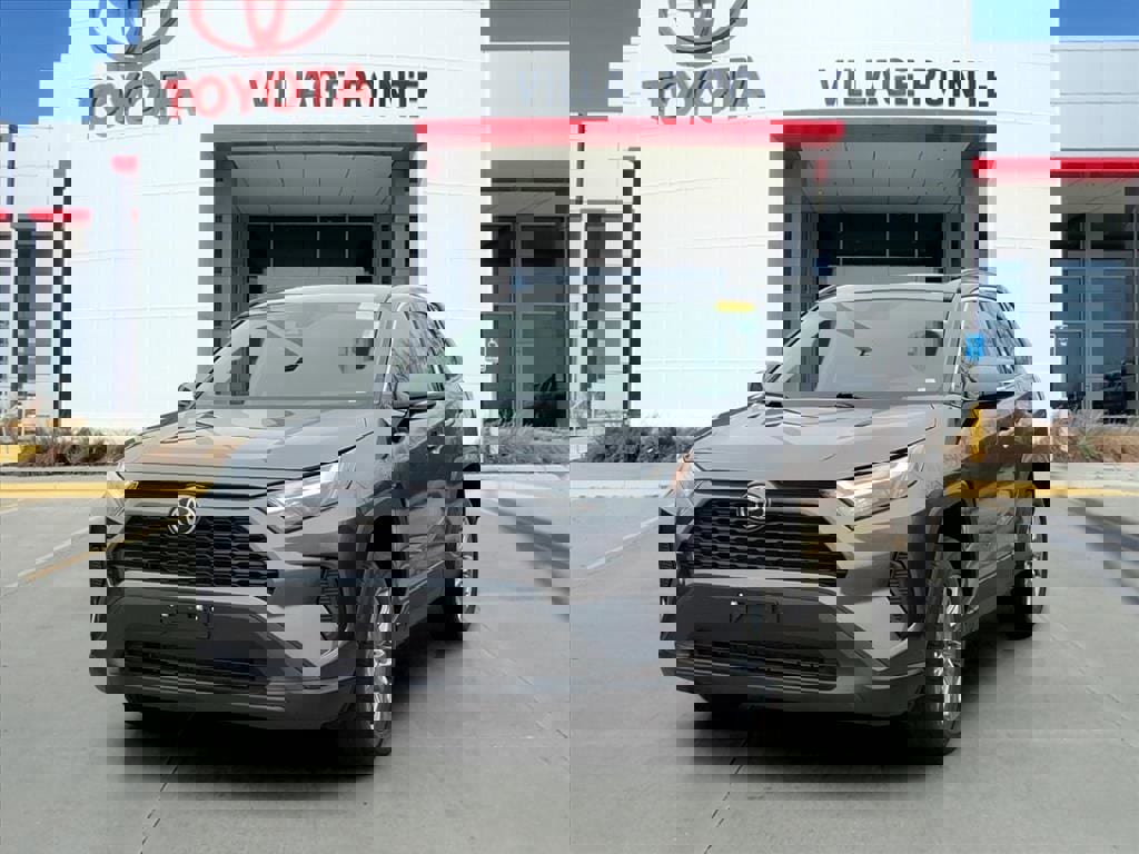 Used 2024 Toyota RAV4 XLE image 1
