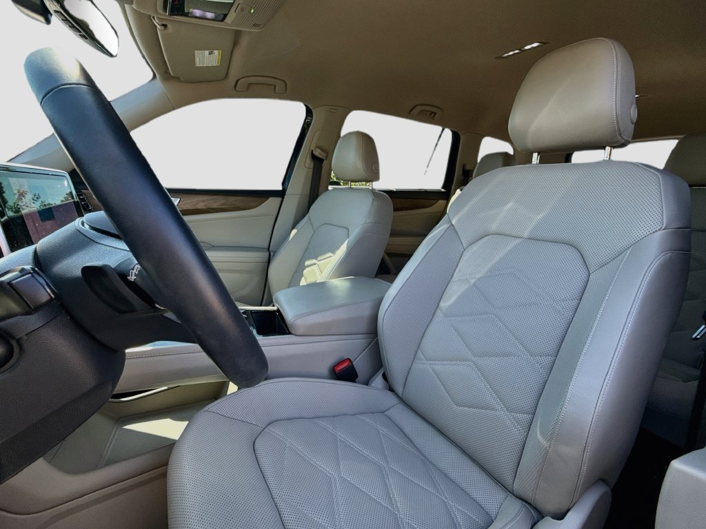 Used 2024 Volkswagen Atlas SE FWD image 35