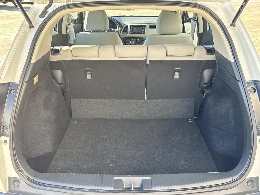 Used 2021 Honda HR-V LX image 12