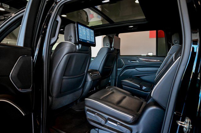 Used 2021 Cadillac Escalade ESV Premium Luxury AWD/4WD image 19