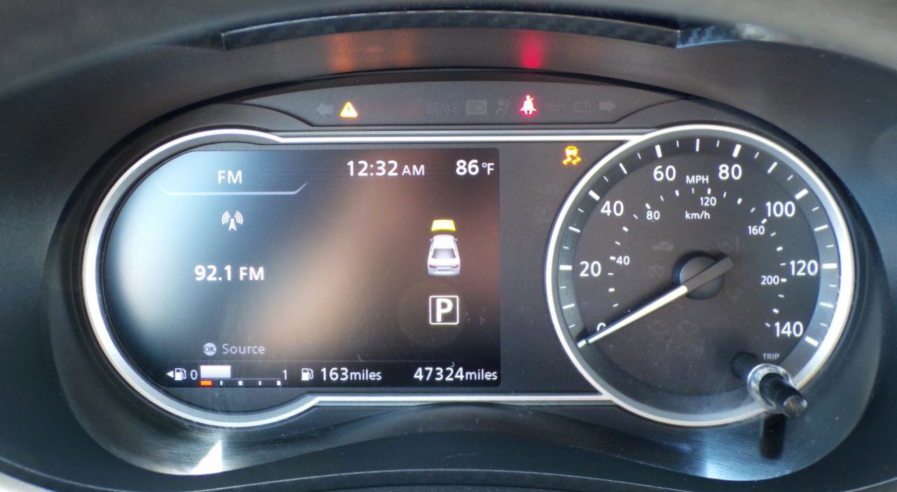 Used 2022 Nissan Versa SV w/ Trunk Package image 17