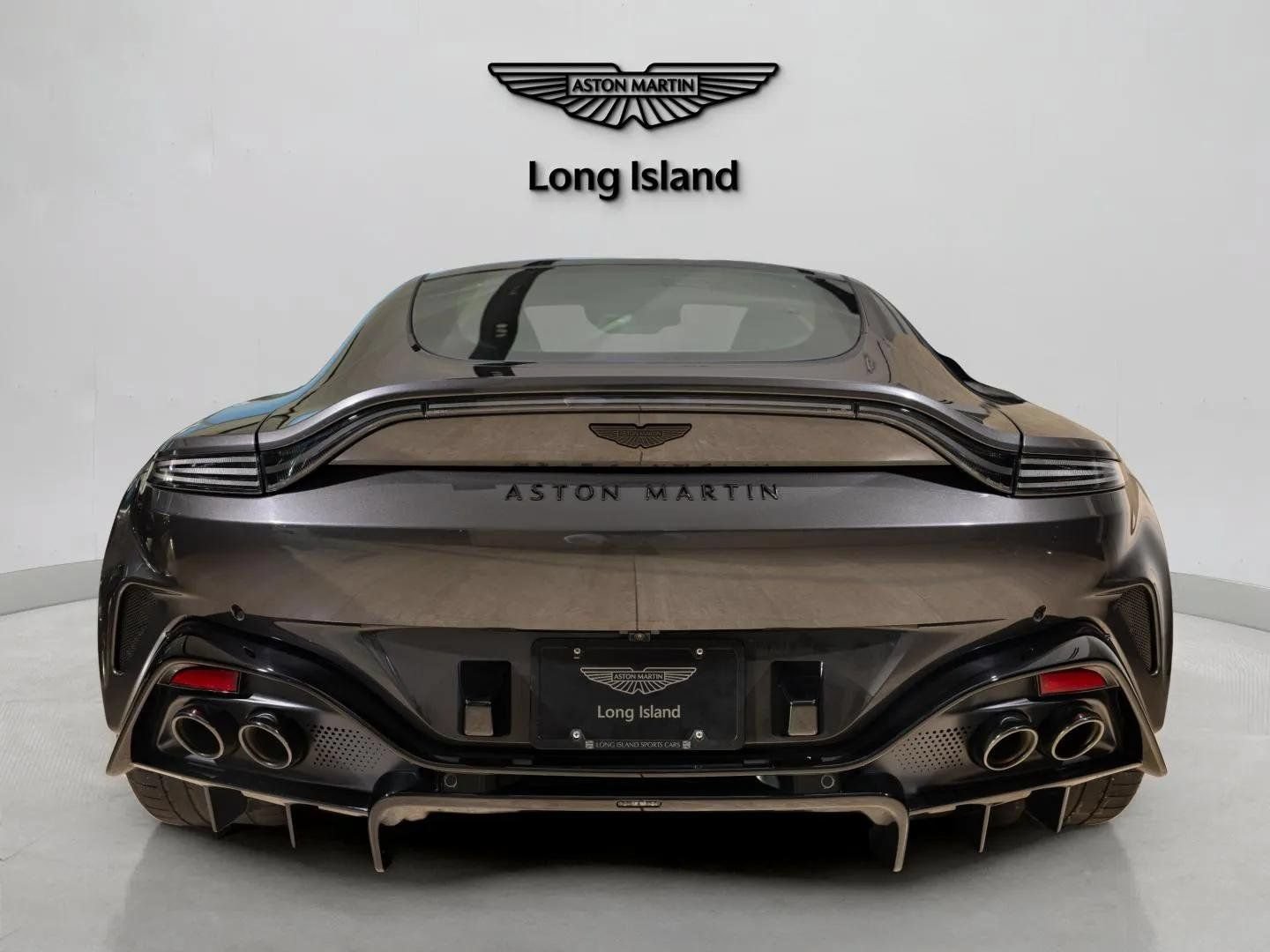 Used 2025 Aston Martin V8 Vantage Coupe RWD image 5