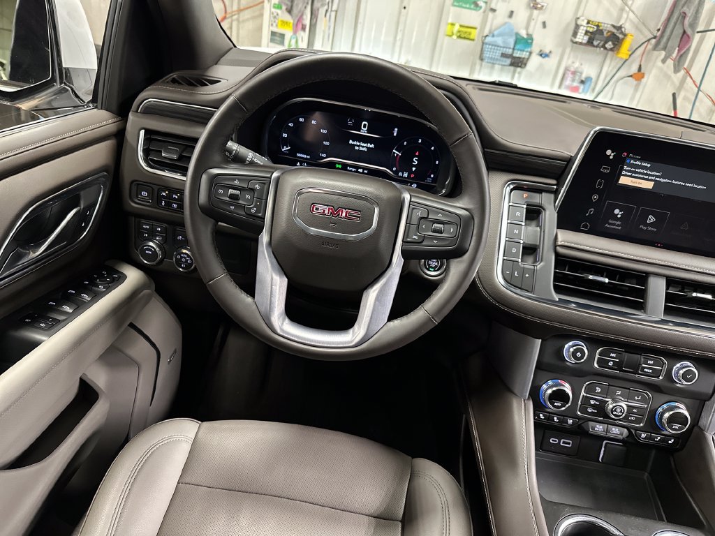 Used 2023 GMC Yukon SLT w/ SLT Premium Package AWD/4WD image 17