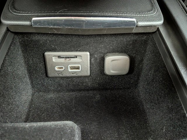 Certified 2022 Cadillac XT4 Premium Luxury w/ Enhanced Visibility Package image 10