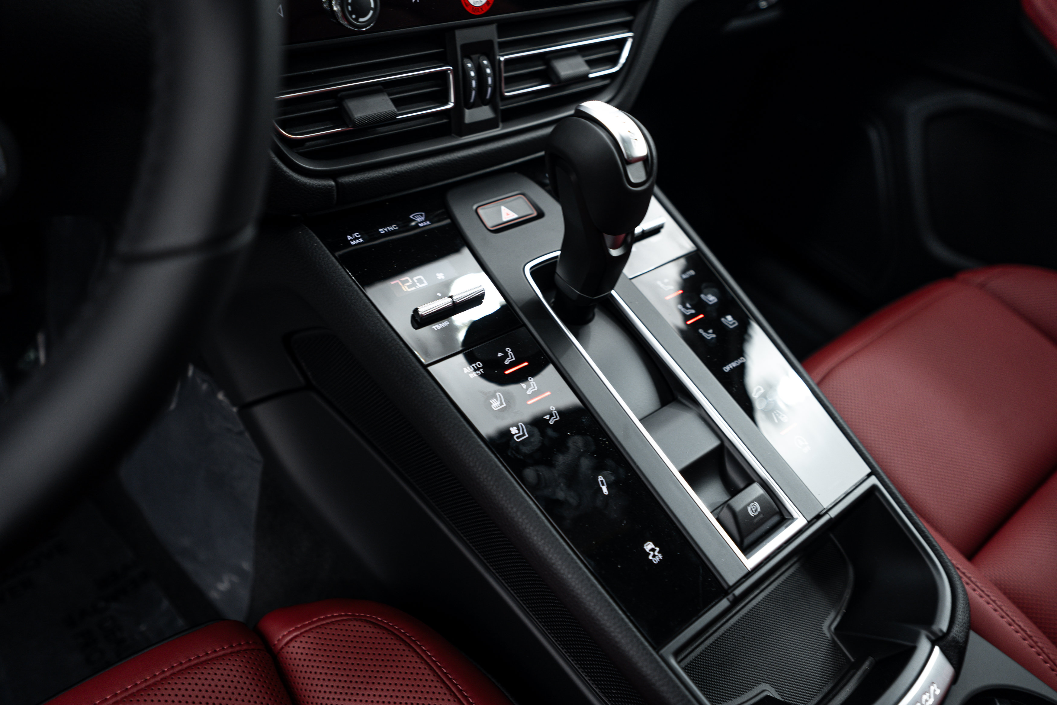 Certified 2026 Porsche Macan Turbo AWD/4WD image 14