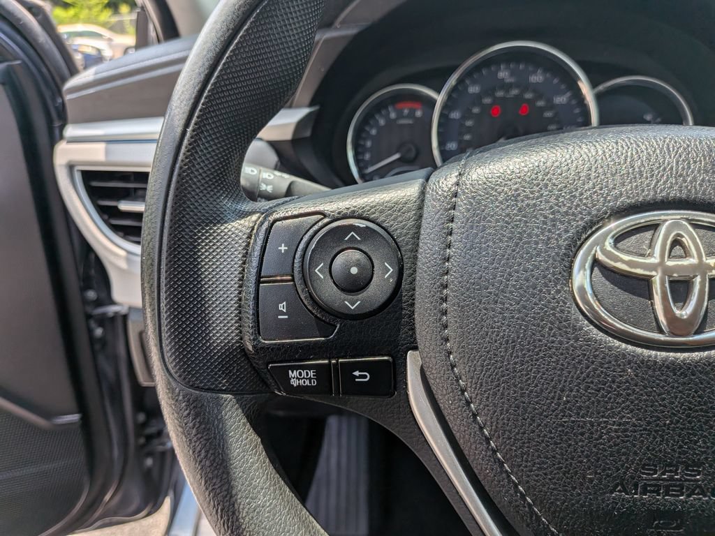 Used 2015 Toyota Corolla LE FWD image 13