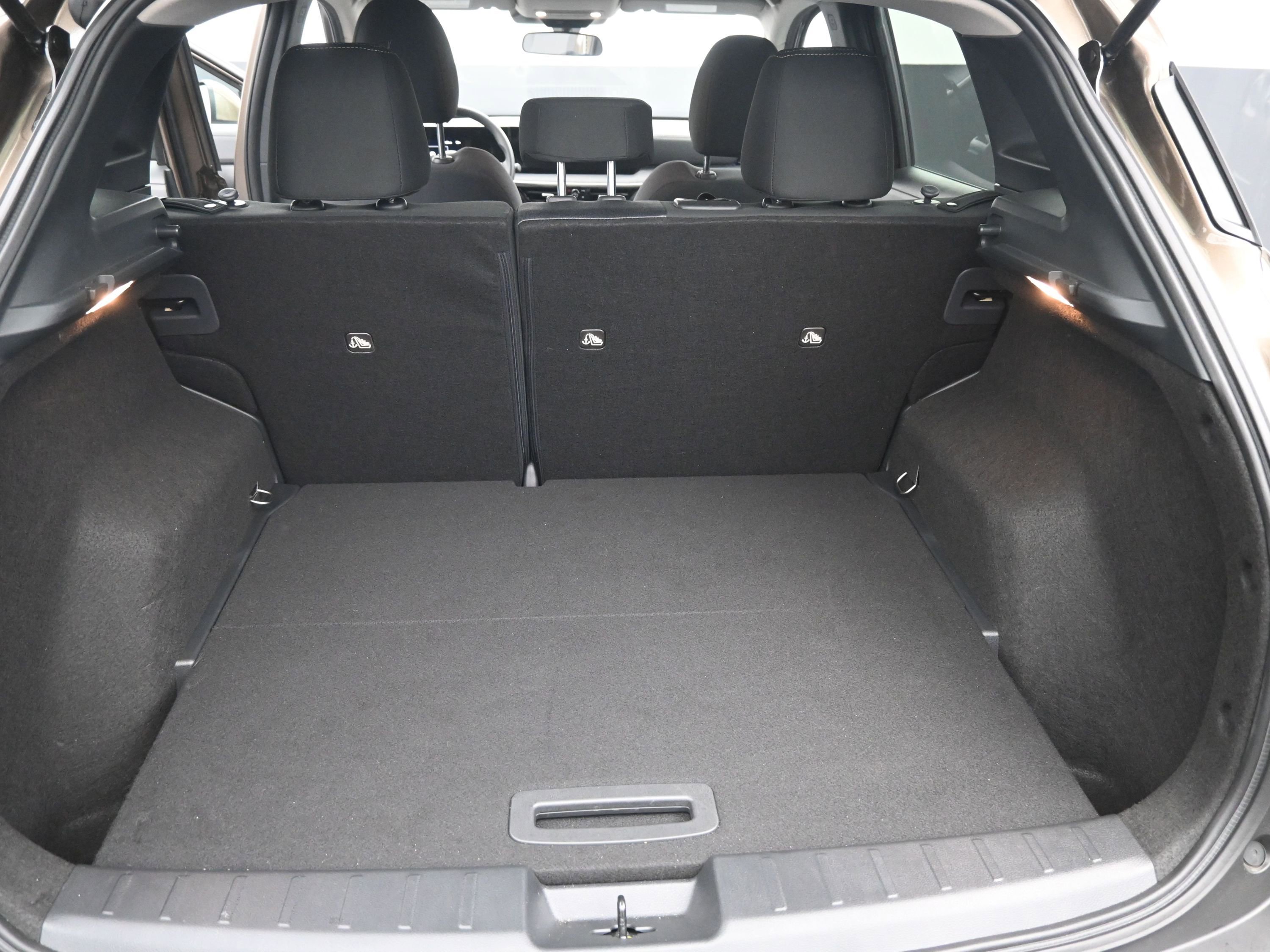 Certified 2025 Nissan Kicks SV image 9