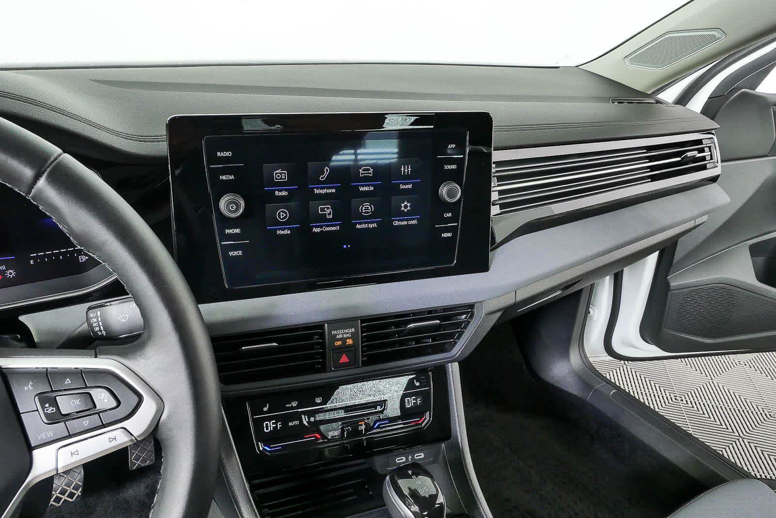 Certified 2025 Volkswagen Jetta SE FWD image 12