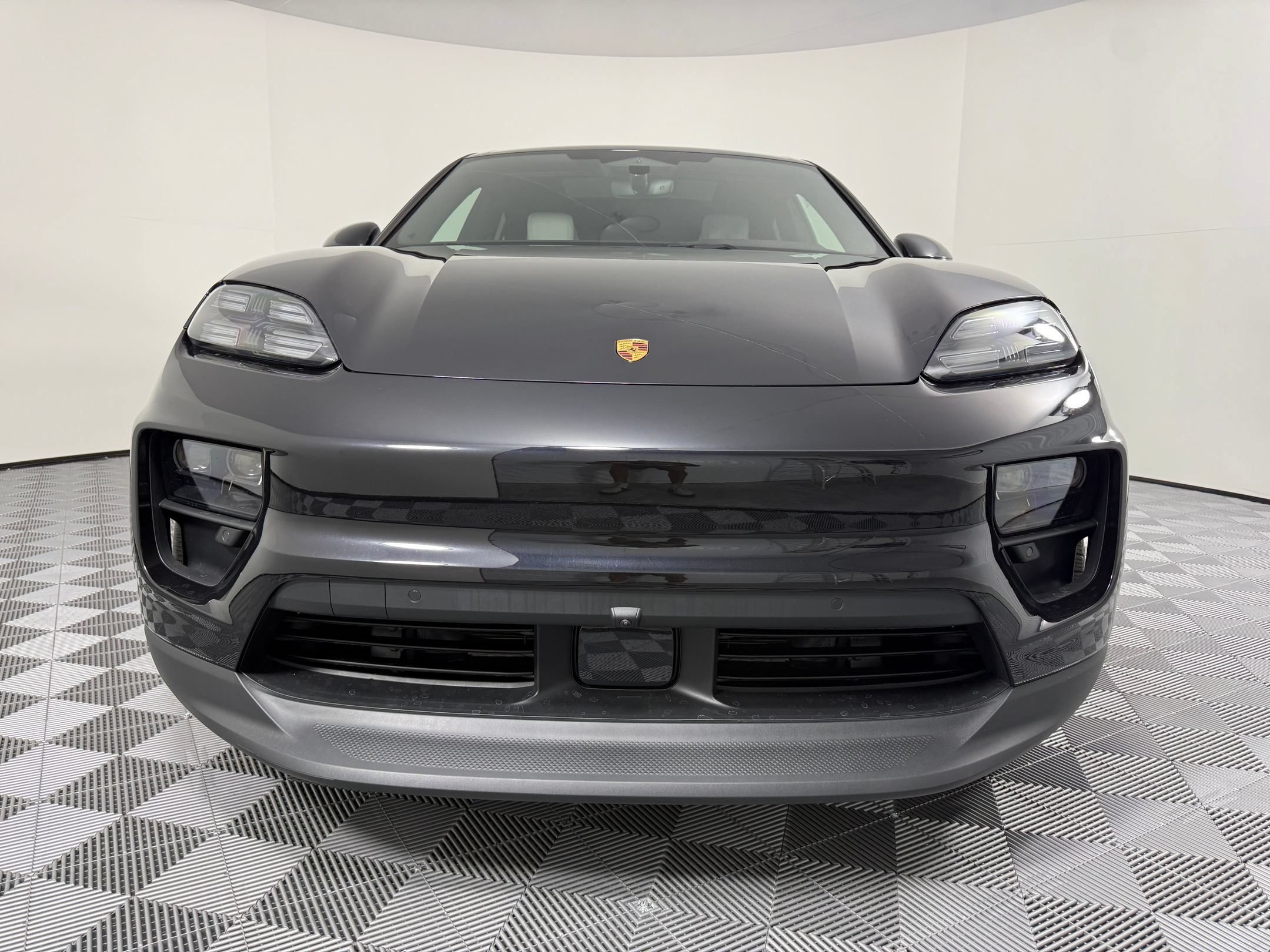 Certified 2026 Porsche Macan Electric RWD image 6