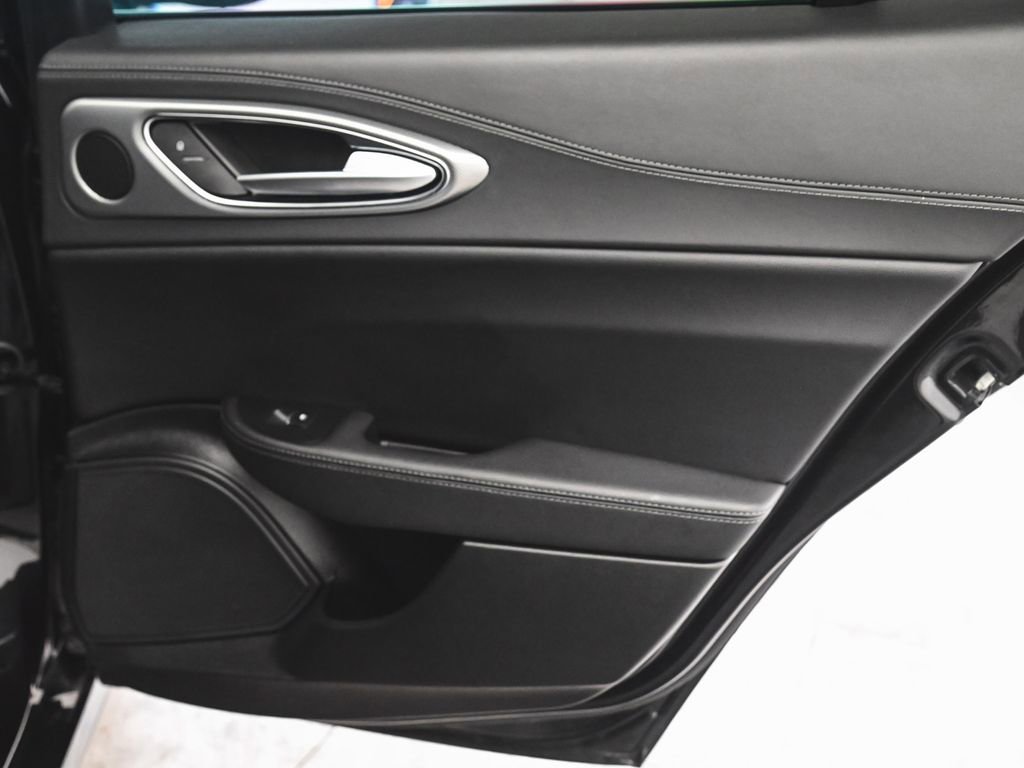Used 2024 Alfa Romeo Giulia Veloce image 14