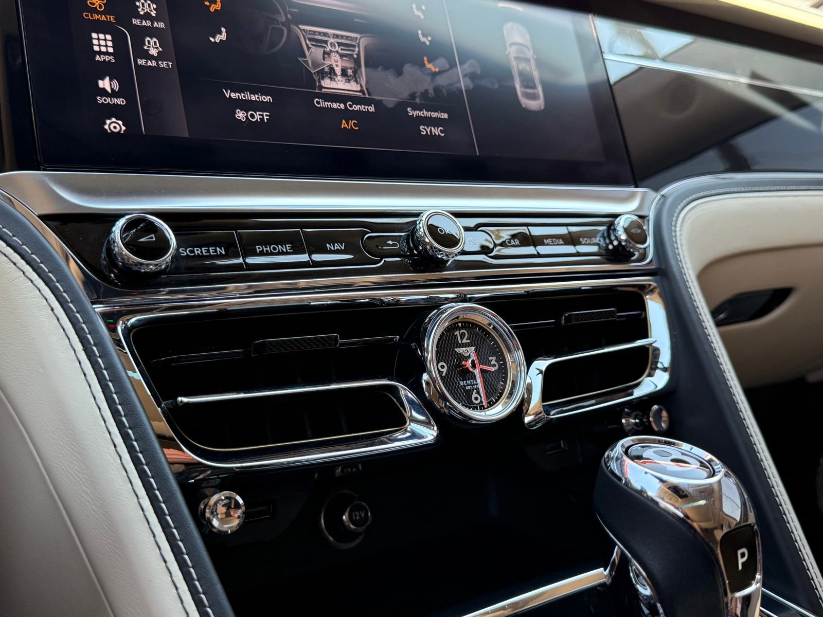 Used 2020 Bentley Flying Spur W12 image 38