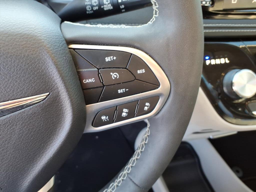 Used 2023 Chrysler Pacifica Touring-L image 20