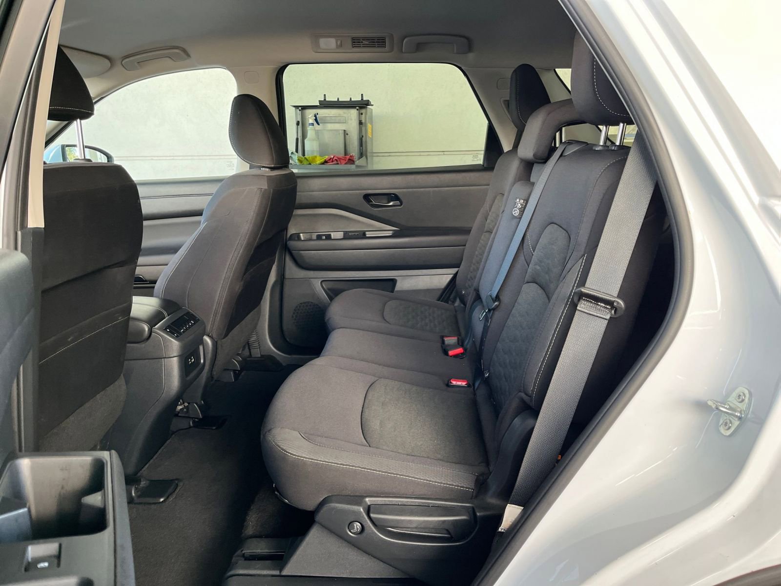 Used 2025 Nissan Pathfinder SV image 25