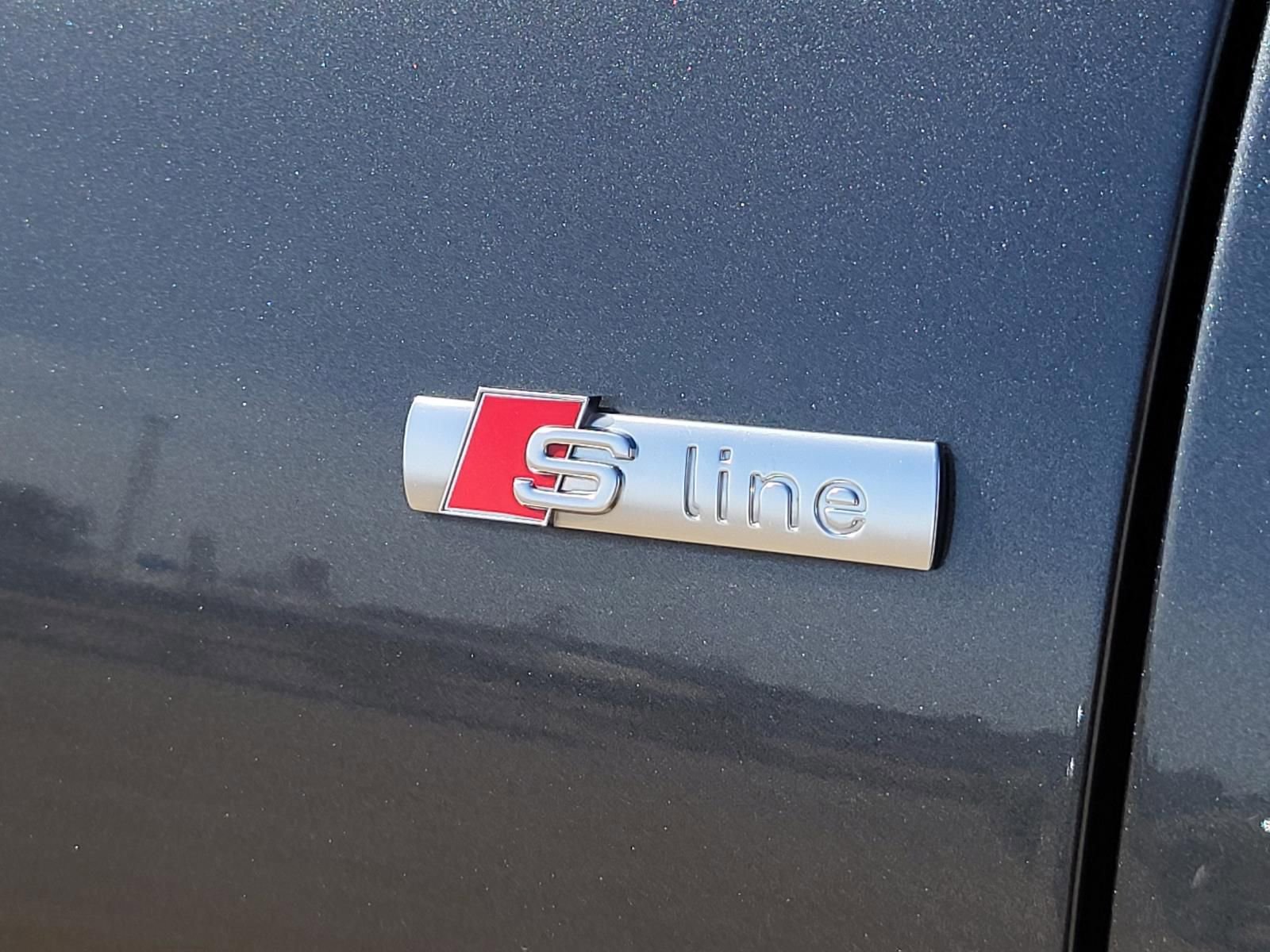 Used 2019 Audi Q8 Prestige w/ Year 1 Package image 11