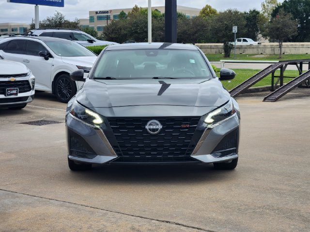 Used 2025 Nissan Altima 2.5 SR FWD image 2