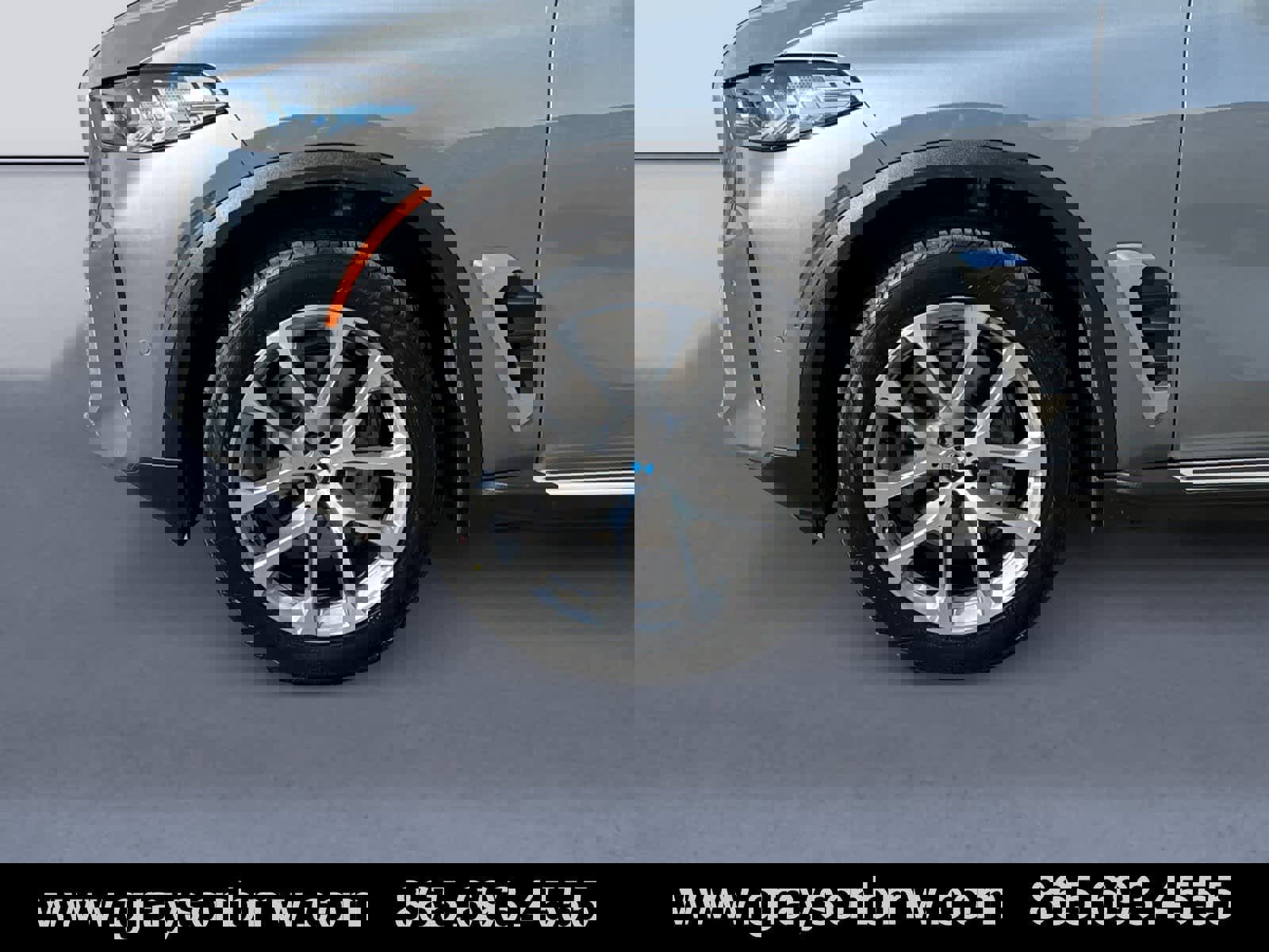 Used 2024 BMW X5 sDrive40i w/ Premium Package image 9