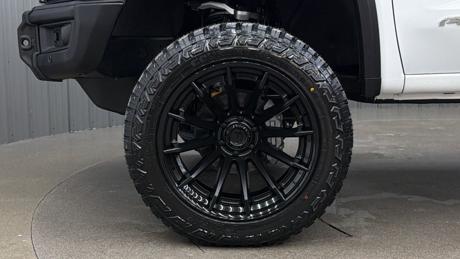 Used 2025 GMC Sierra 1500 AT4X image 10