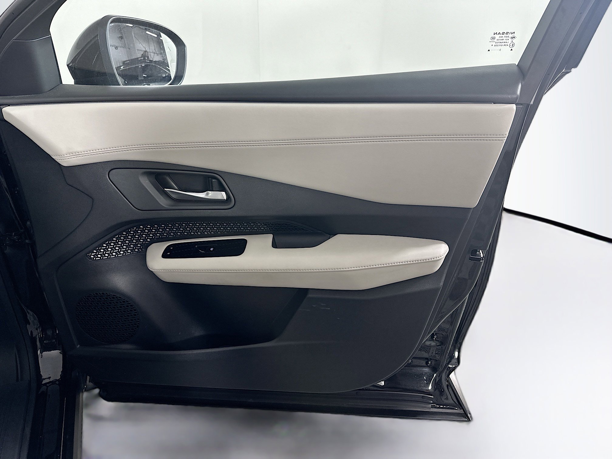 Used 2024 Nissan Ariya FWD image 31