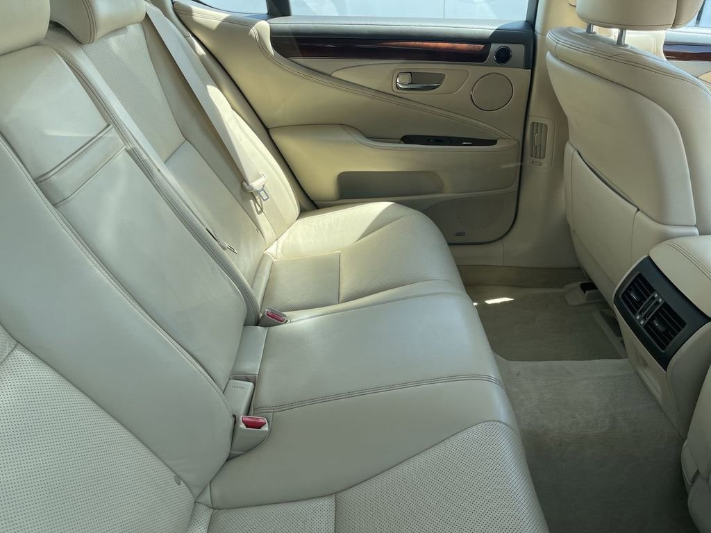 Used 2015 Lexus LS 460 AWD w/ Comfort Package image 10