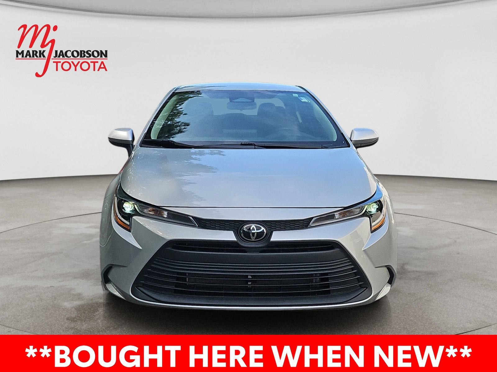 Used 2024 Toyota Corolla LE FWD image 3