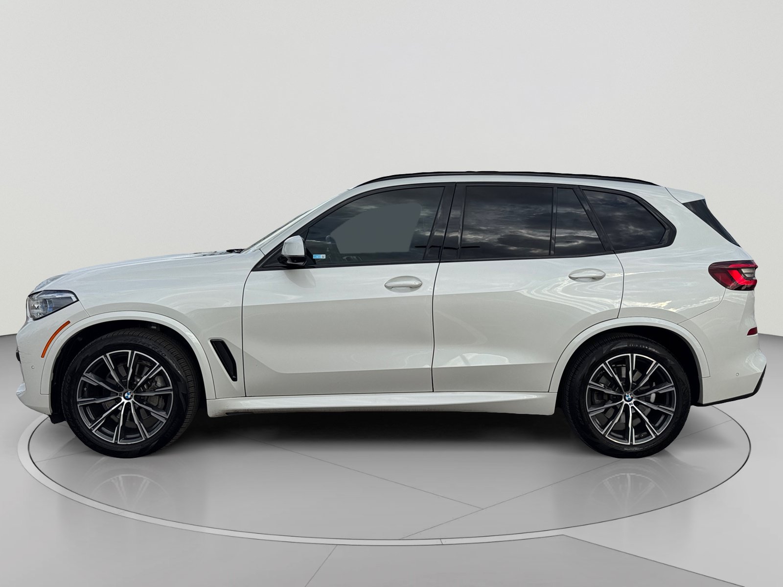 Used 2021 BMW X5 xDrive40i w/ M Sport Package AWD/4WD image 2