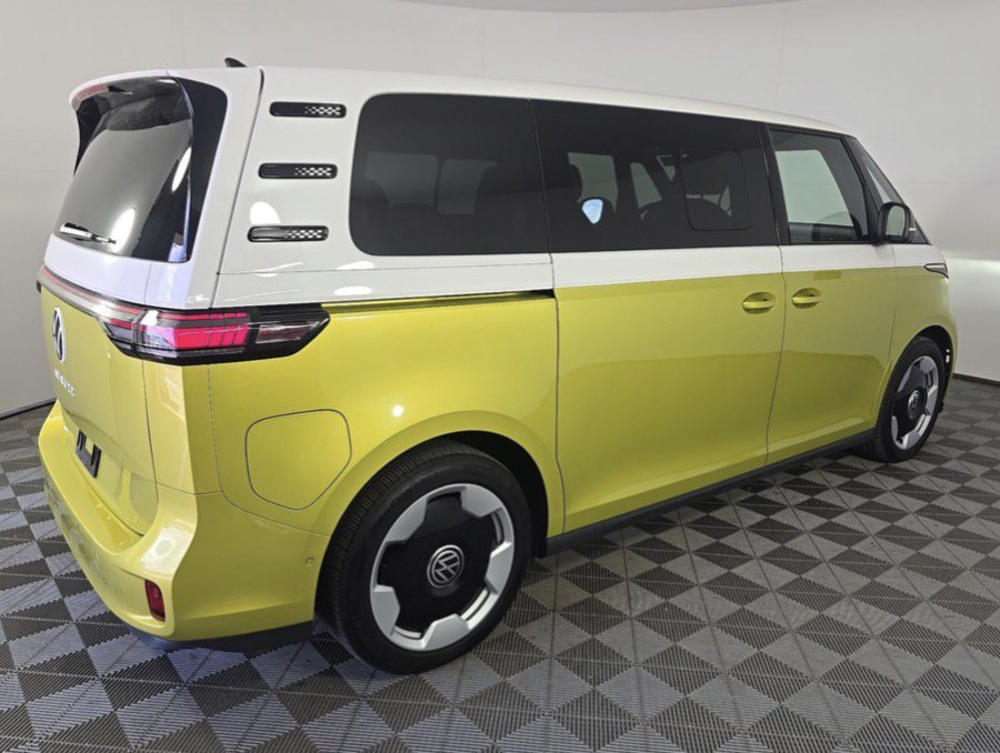 Used 2025 Volkswagen ID. Buzz Pro S Plus RWD image 4