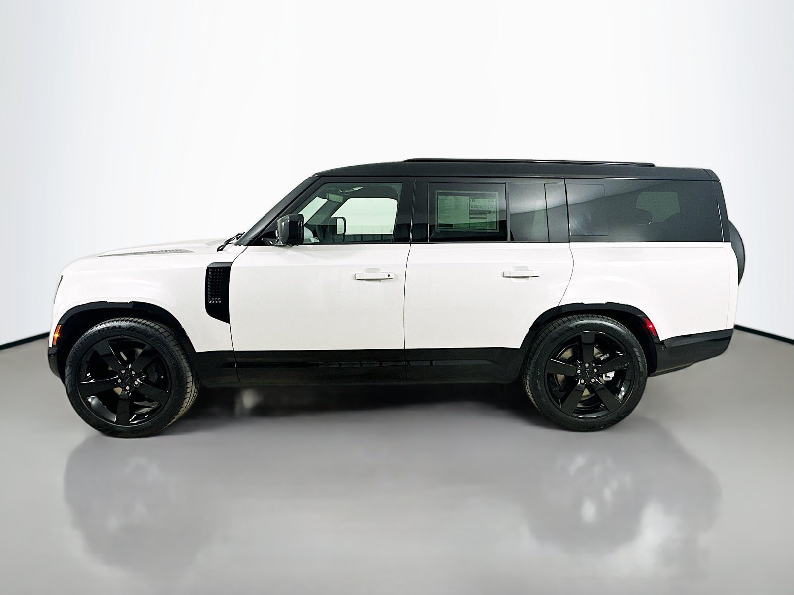 New 2026 Land Rover Defender 130 X-Dynamic SE AWD/4WD image 8