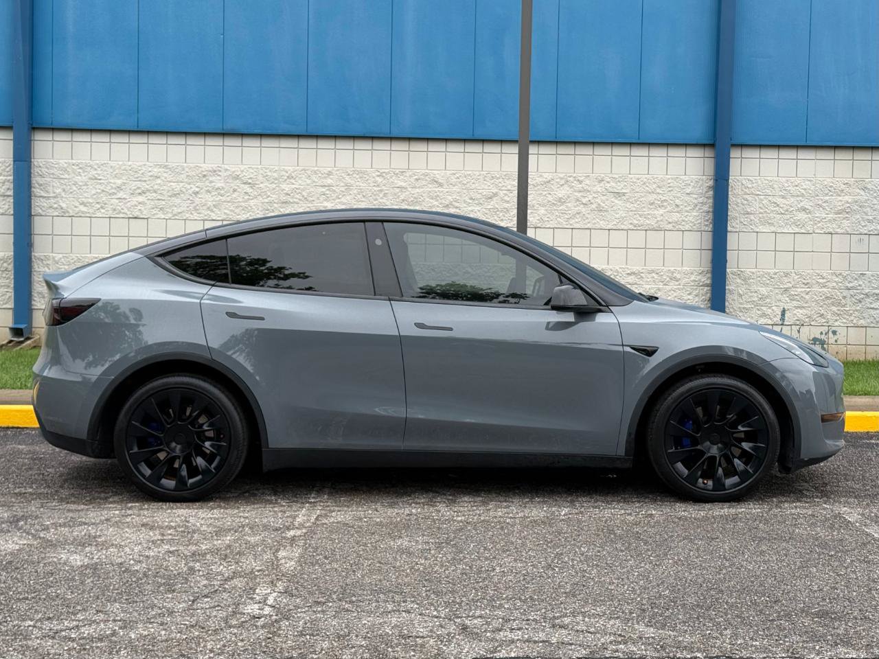 Used 2023 Tesla Model Y Long Range AWD/4WD image 4