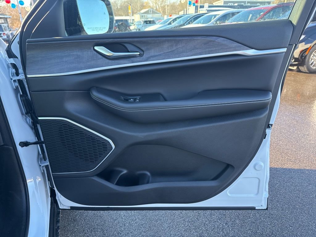 New 2026 Jeep Grand Cherokee L Limited image 32