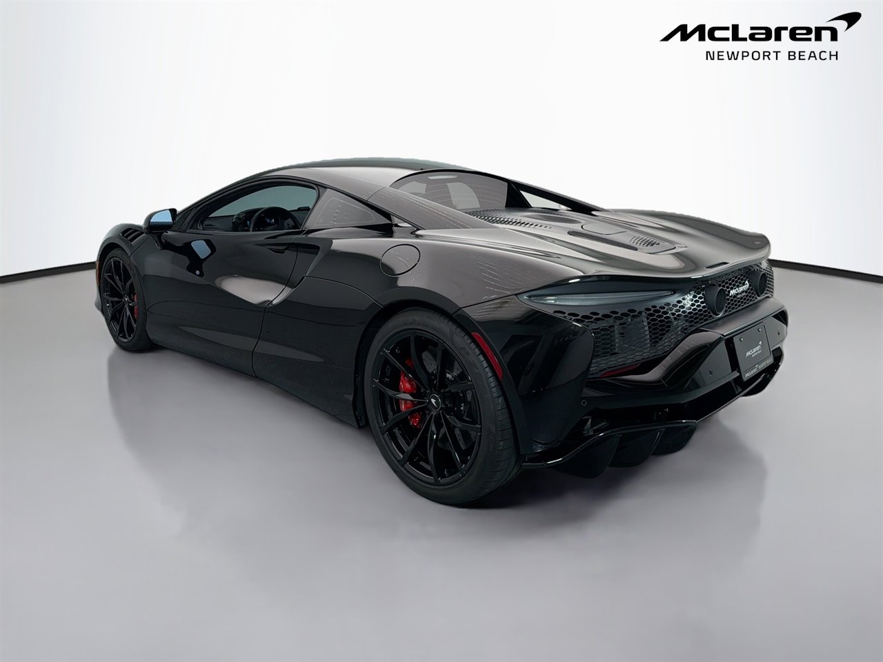 Used 2023 McLaren Artura RWD image 5