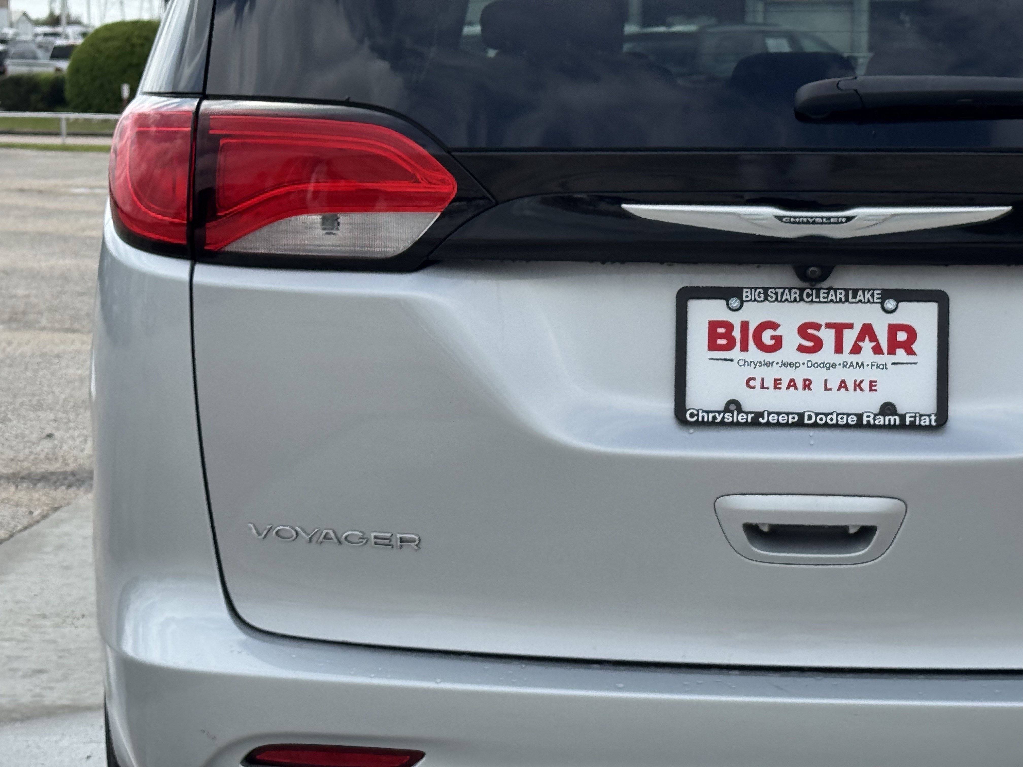 Used 2022 Chrysler Voyager LX image 11