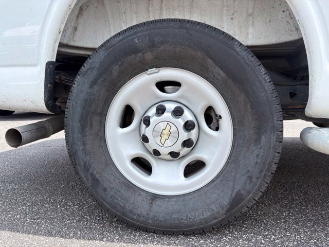 Used 2025 Chevrolet Express 2500 w/ Driver Convenience Package RWD image 19