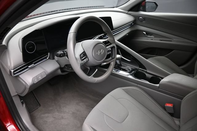 Used 2025 Hyundai Elantra SEL FWD image 18