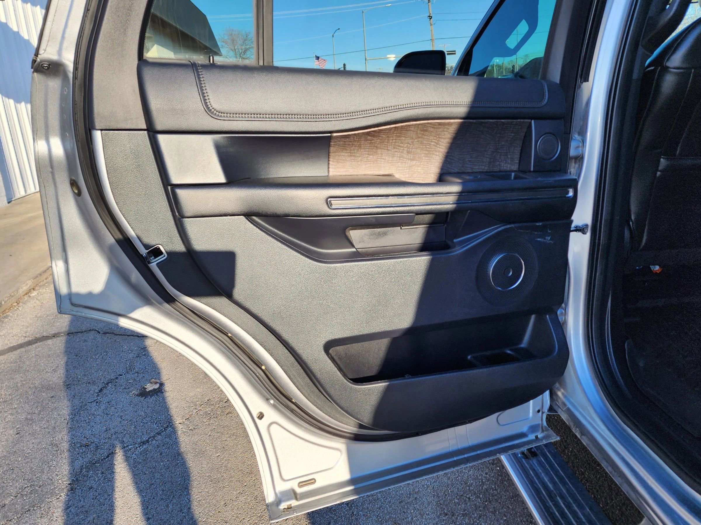 Used 2020 Ford Expedition Limited w/ Equipment Group 301A image 14