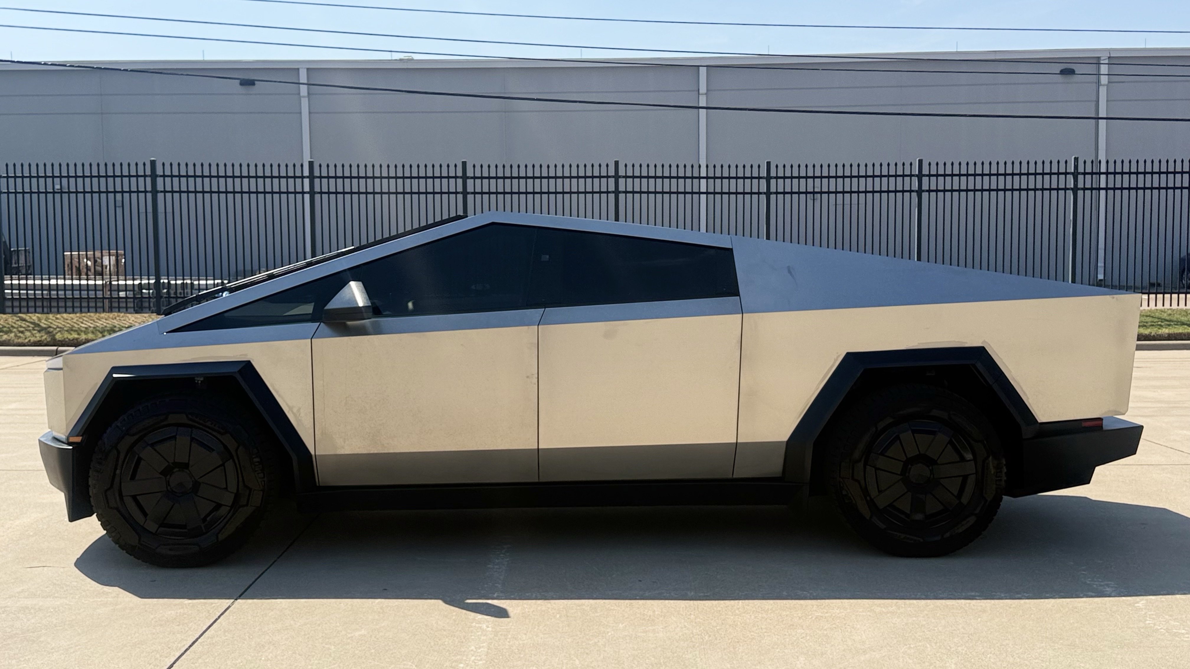 Used 2025 Tesla Cybertruck AWD Crew Cab image 5