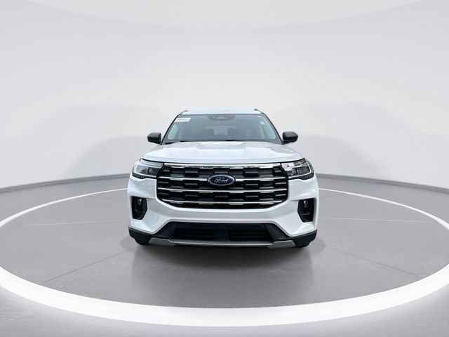 Used 2025 Ford Explorer Active w/ Active Comfort Package RWD image 3
