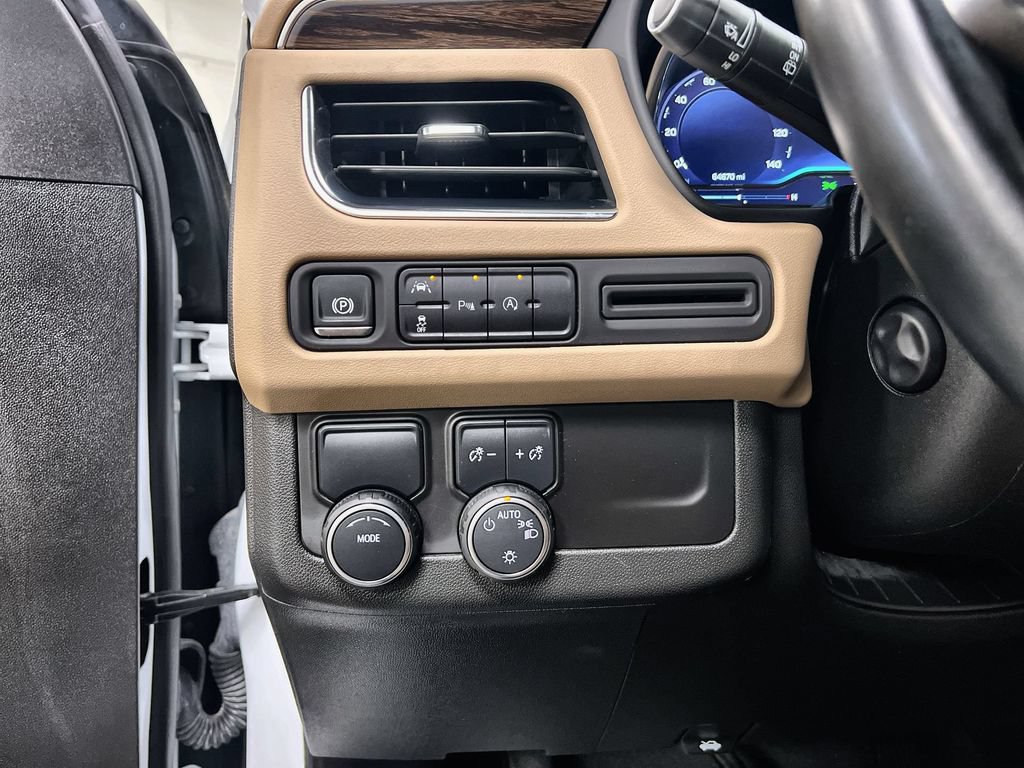 Used 2024 Chevrolet Suburban Premier RWD image 13