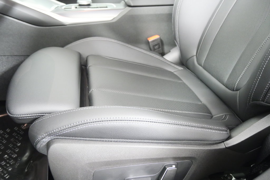 New 2026 BMW 330i Sedan w/ Premium Package RWD image 10