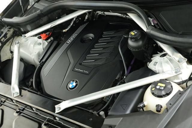 Used 2022 BMW X5 xDrive40i w/ M Sport Package AWD/4WD image 9