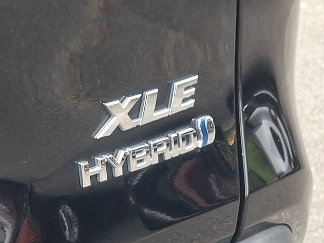 Certified 2022 Toyota RAV4 XLE Premium AWD/4WD image 34